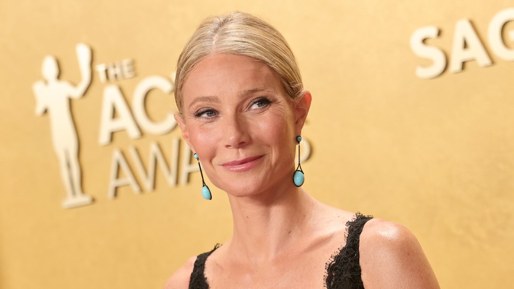 Gwyneth Paltrow's Easy Dress Is a Rich Mom Hack for Transitional Weather