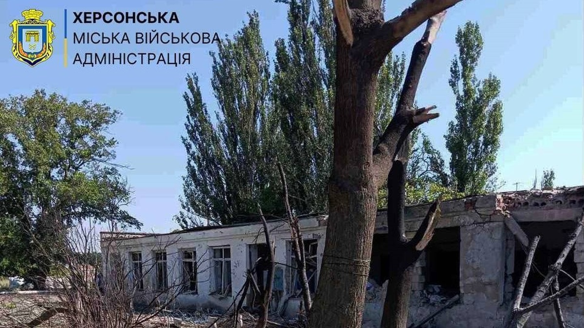 Russians shell Kherson, killing 2 – city administration