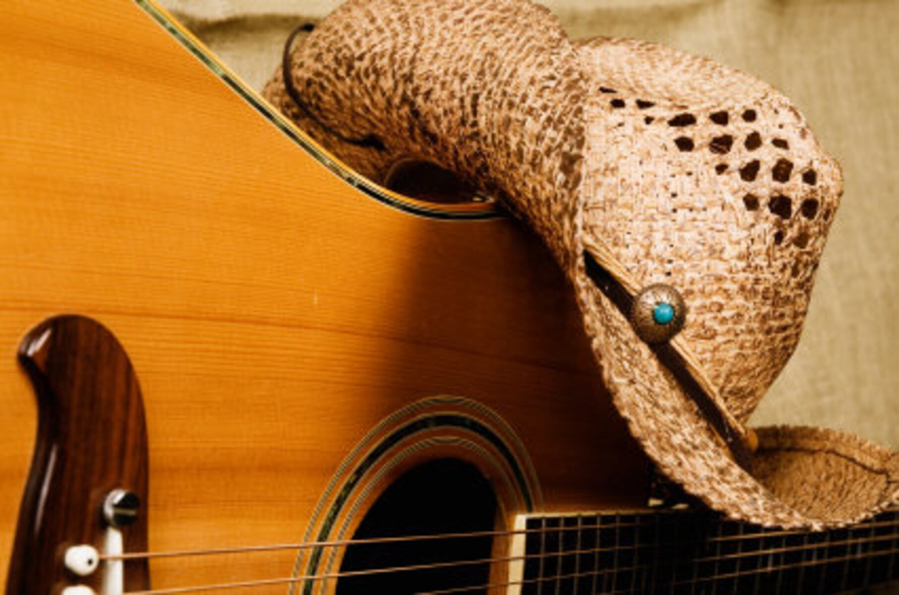 Country music star’s fans praying after horrific wreck leaves him blinded in one eye