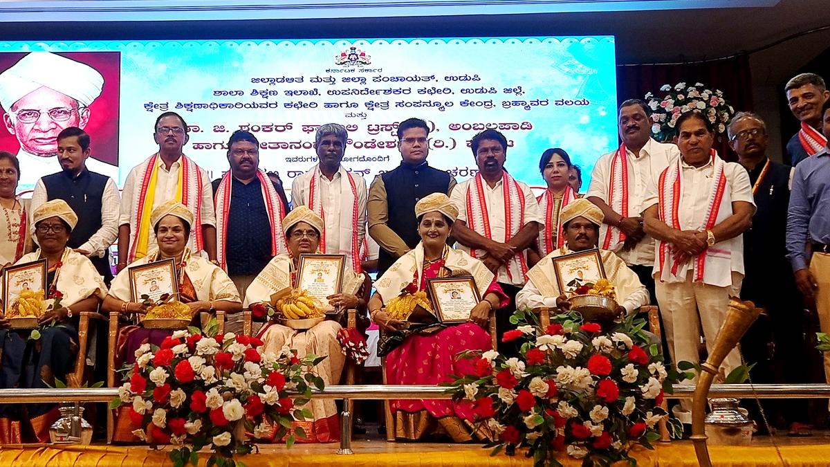 36 teachers from Dakshina Kannada, Udupi receive district-level Best Teacher Awards
