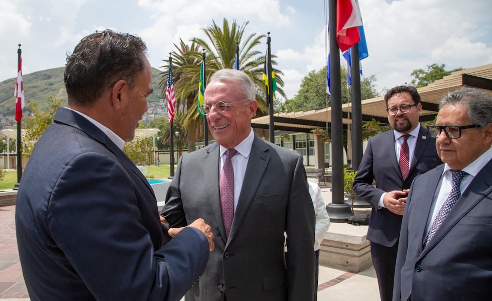 Elder Soares ministers in Mexico, inviting thousands to center lives on Jesus Christ