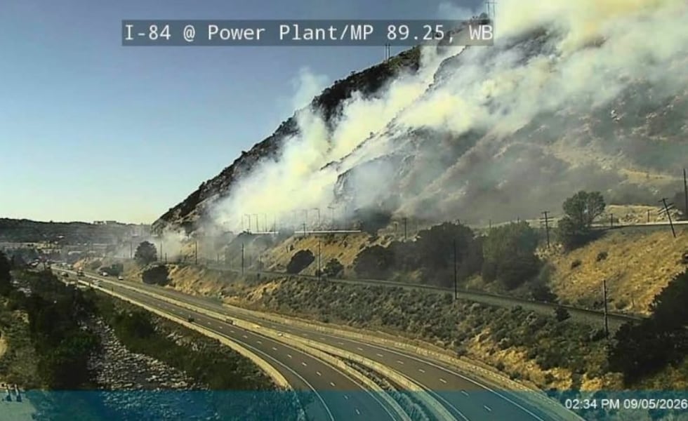 Broad Fire closes I-84 in Weber Canyon