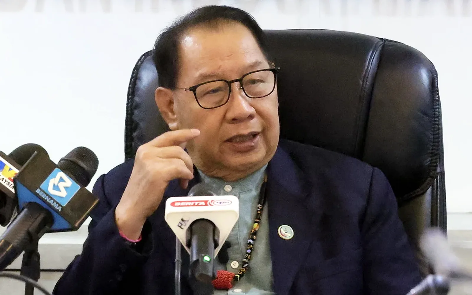 Analysts see STAR keeping options open on Warisan, KDM ties