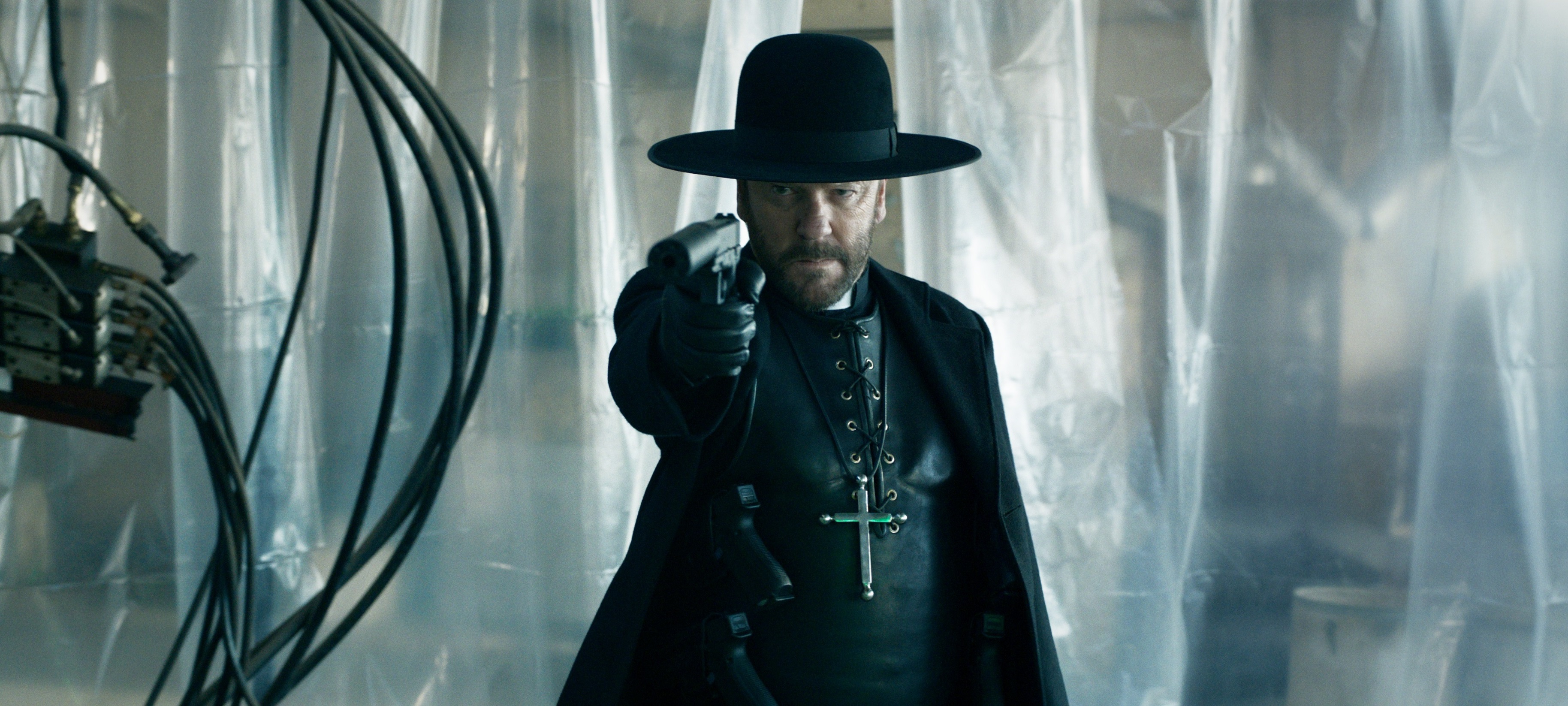 ‘Father Joe’ Review: Keifer Sutherland Comes Out With All Guns Blazing In This Deliriously Violent Throwback Beat-’Em-Up – Venice Film Festival