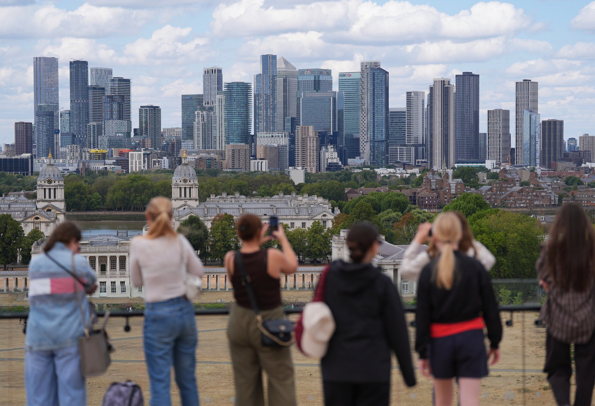 UK weather: Britain could see temperatures reach 28C today as summer-like warmth returns