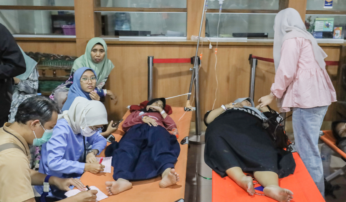 Nearly 2,000 fall ill in suspected food poisoning linked to Indonesia’s free school meals program