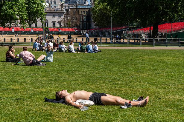 Met Office maps show 25C on Monday as 70 areas set for 20C or more - full list