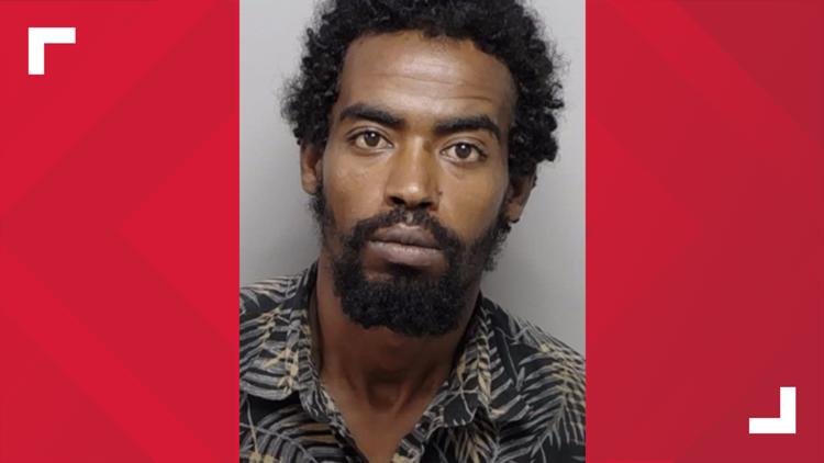 Man accused of exposing himself to three girls in north-side parking lot, affidavit says