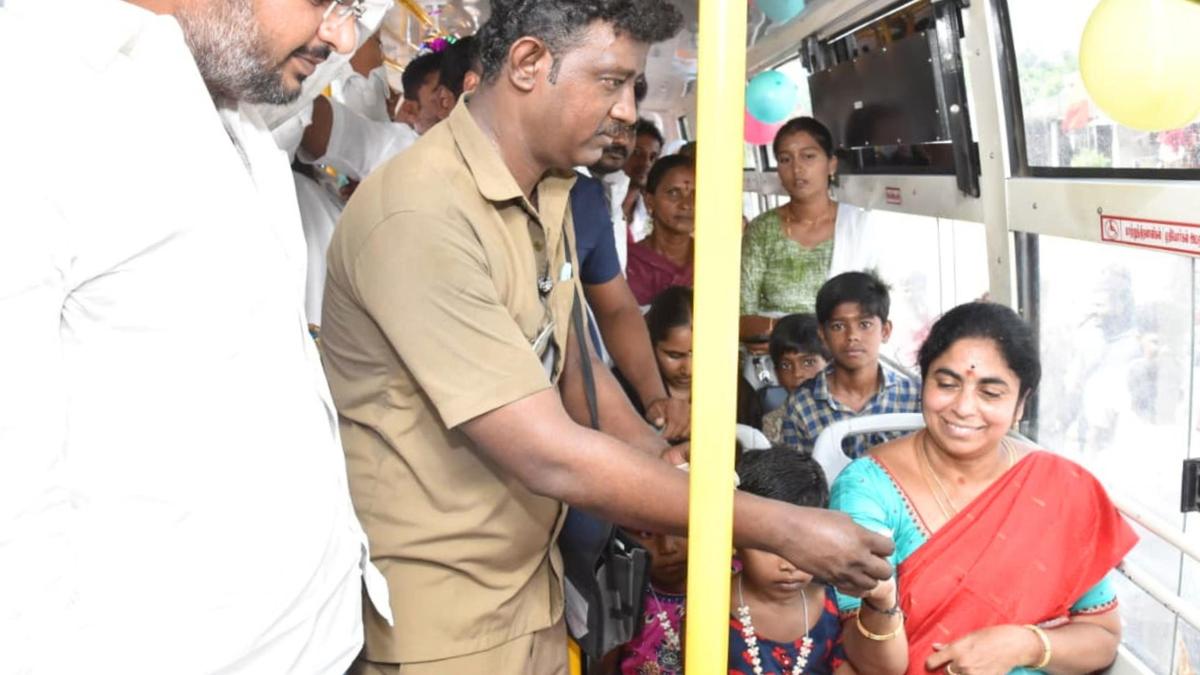 Minister flags off bus service, inspects GH in Namakkal