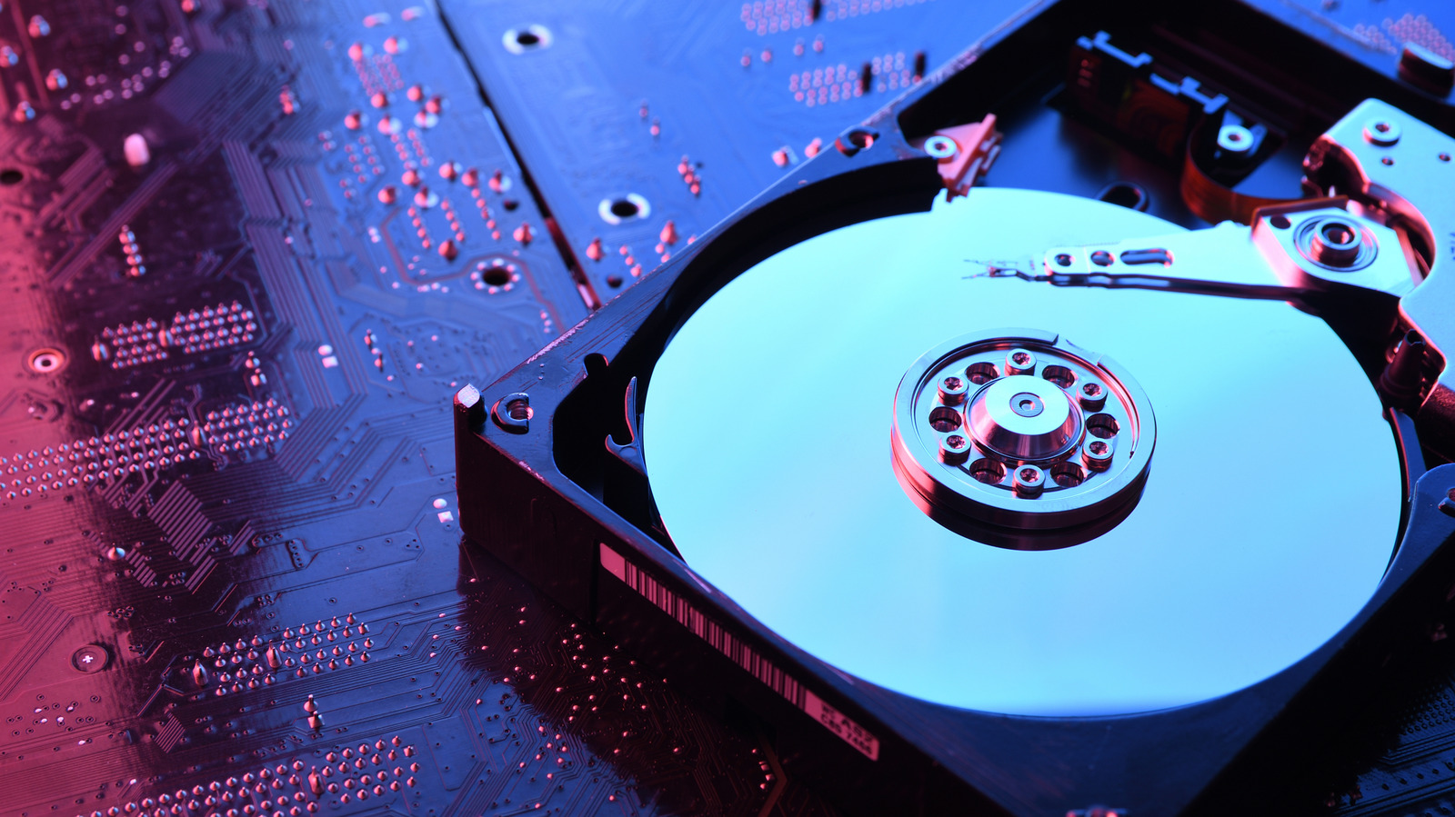 What's the difference between volatile and non-volatile memory?