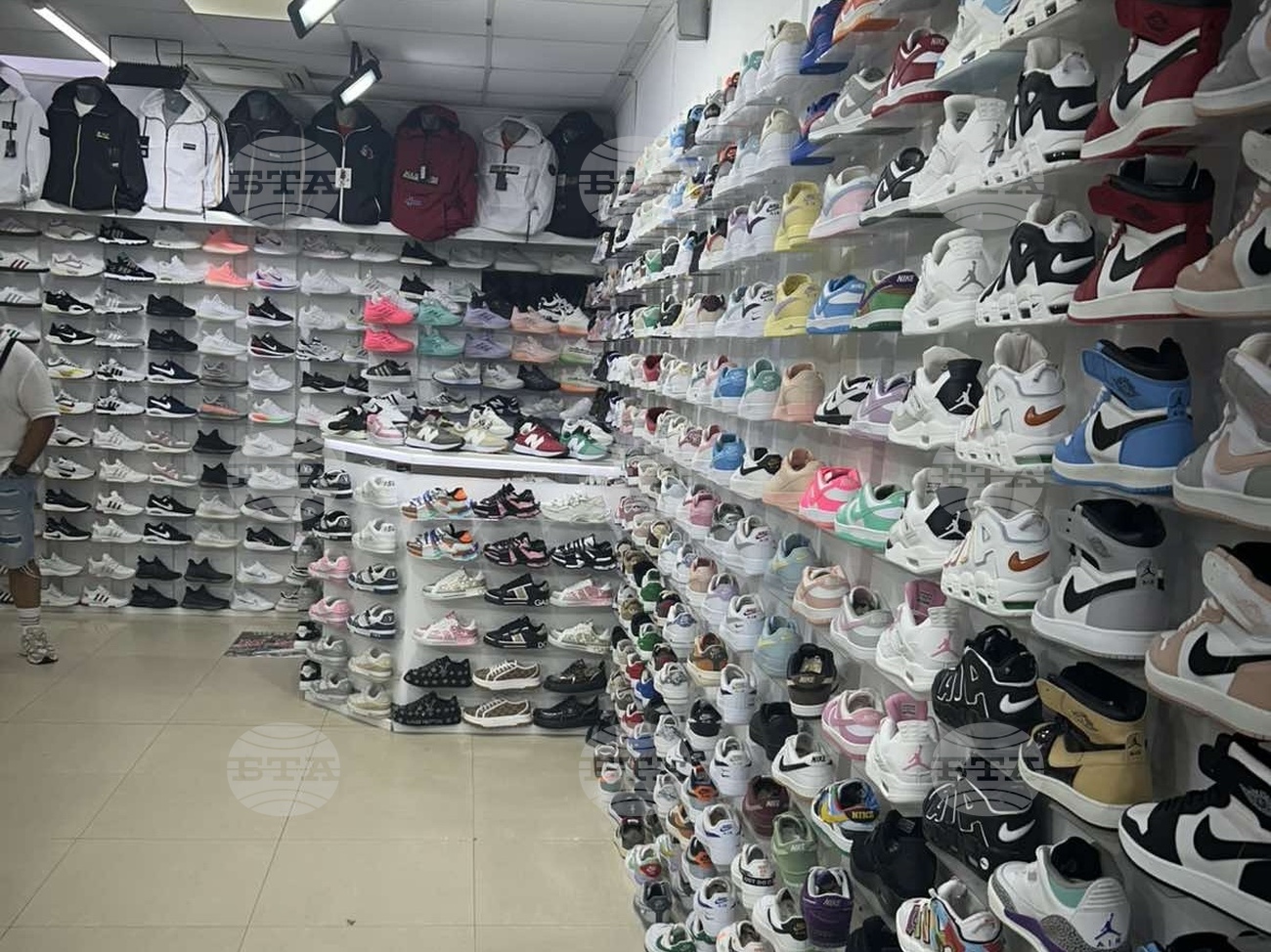 4,000 Pairs of Counterfeit Sports Shoes Impounded in Black Sea Raid