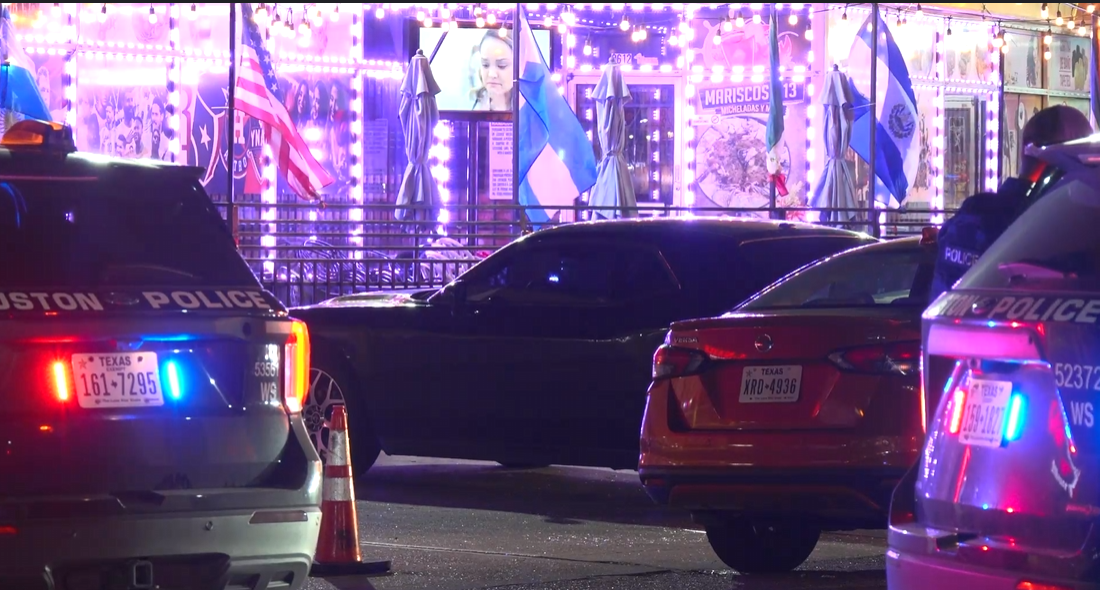 Gunman opens fire outside southwest Houston restaurant after argument, injuring bystander