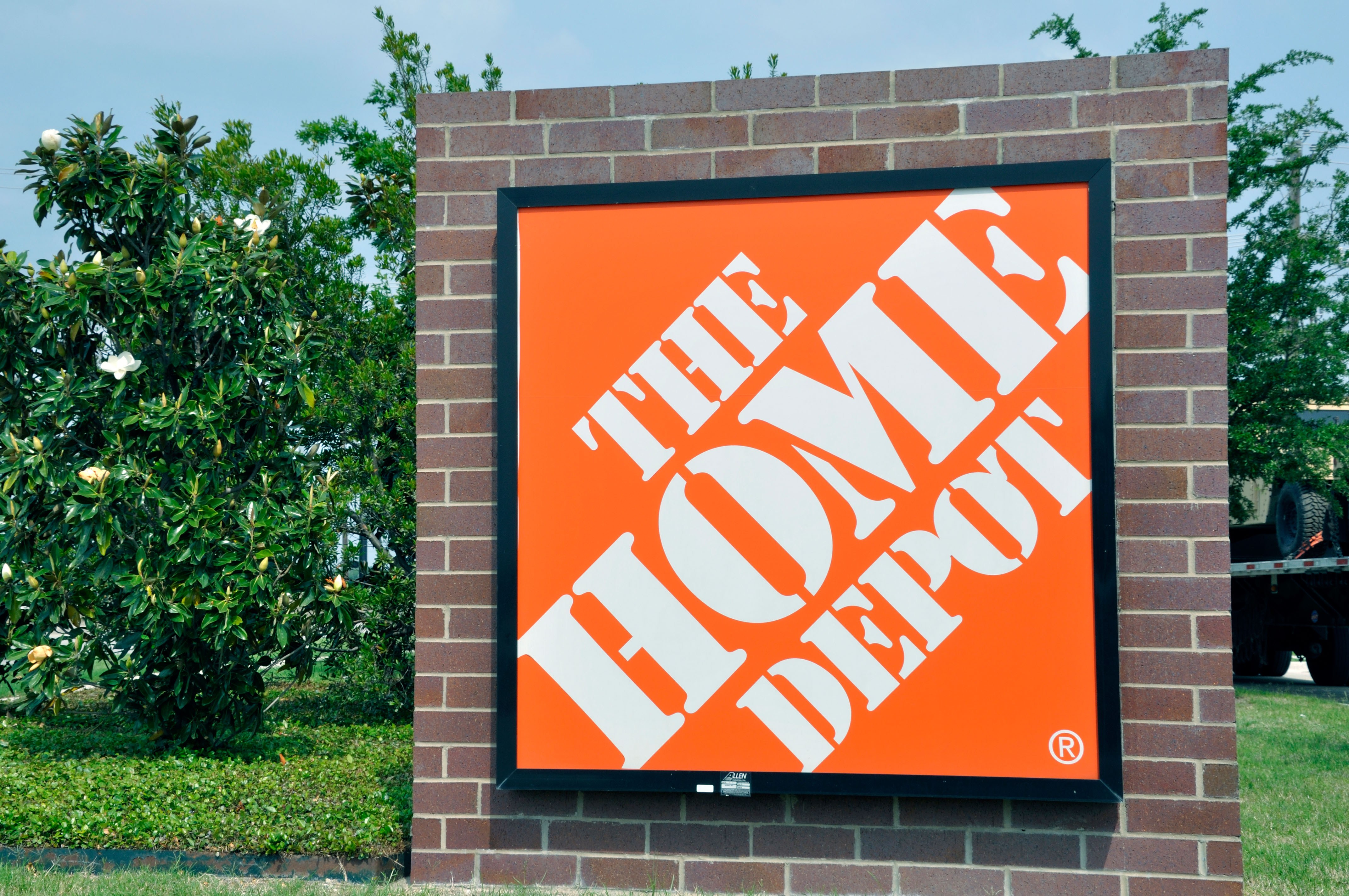 Shoppers rush to buy $129 fall essential in Home Depot Labor Day sale to stay ‘warm and cozy on cold nights’