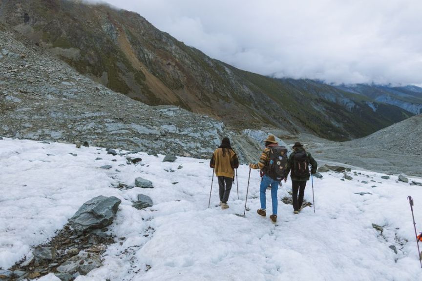 Three Roseville Hikers Stranded on Mount Shasta After Relying on Google’s Gemini AI to Plan Climb, Sheriff Says