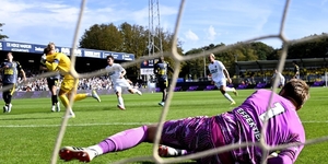 Goalkeeper scores twice on penalties in rare Dutch soccer feat