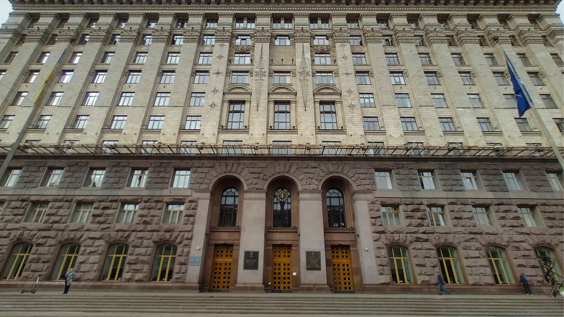 Kyiv prepares food and water supplies in case of winter blackouts