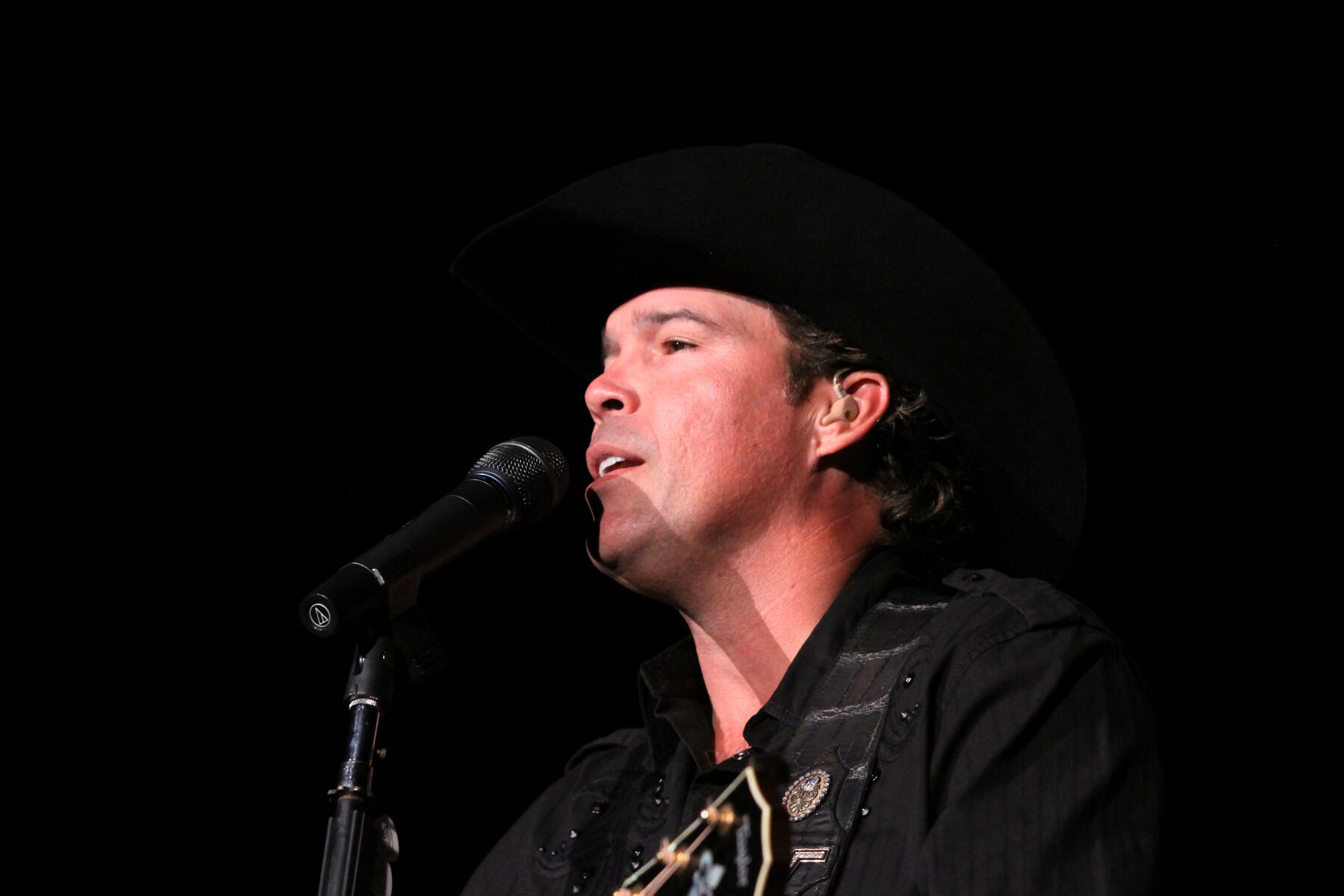 Country music star touring at 57 despite incurable illness. Here’s what we know
