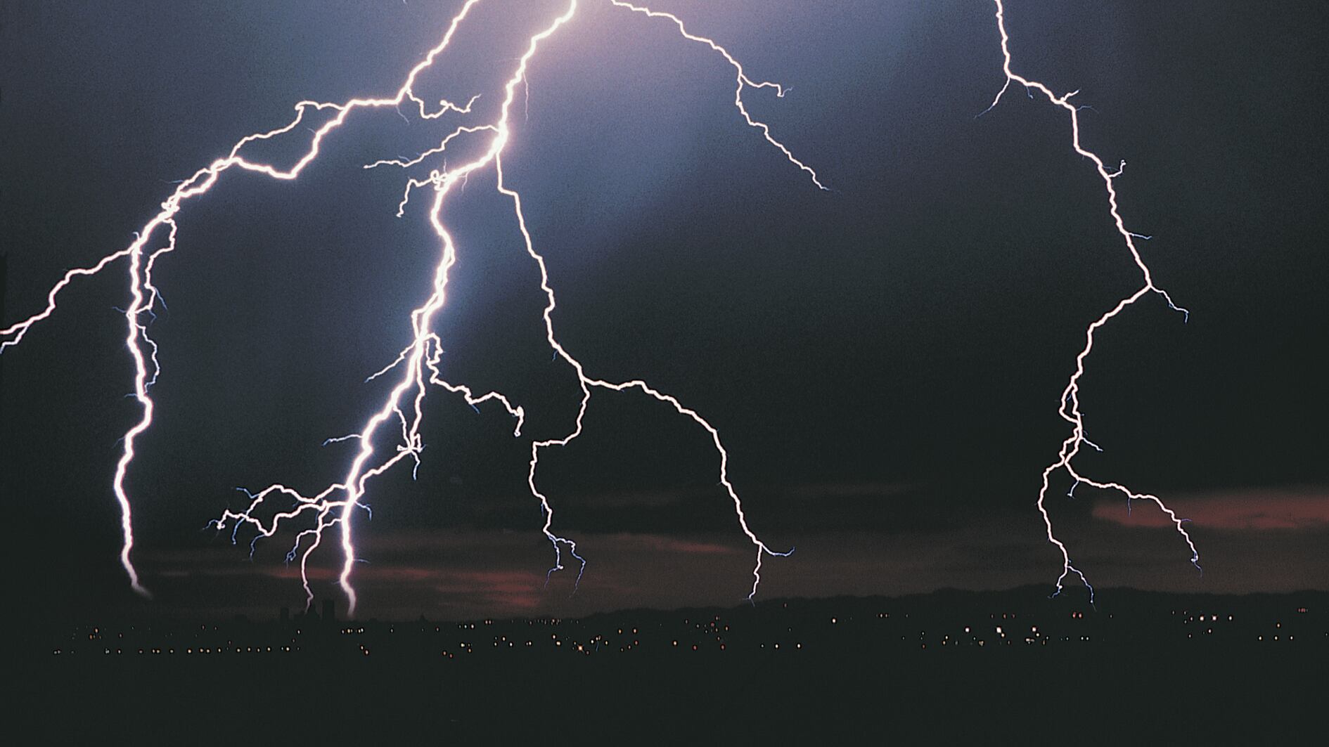 6 kids reportedly sent to hospital after lightning in South Carolina