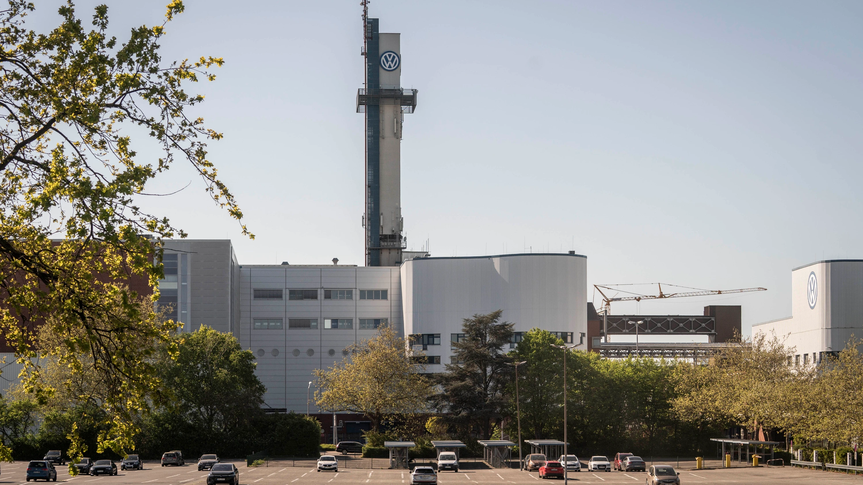 Autokonzern in der Krise: Volkswagen verkauft Werk in Osnabrück – und plant weiteren Rüstungsdeal
