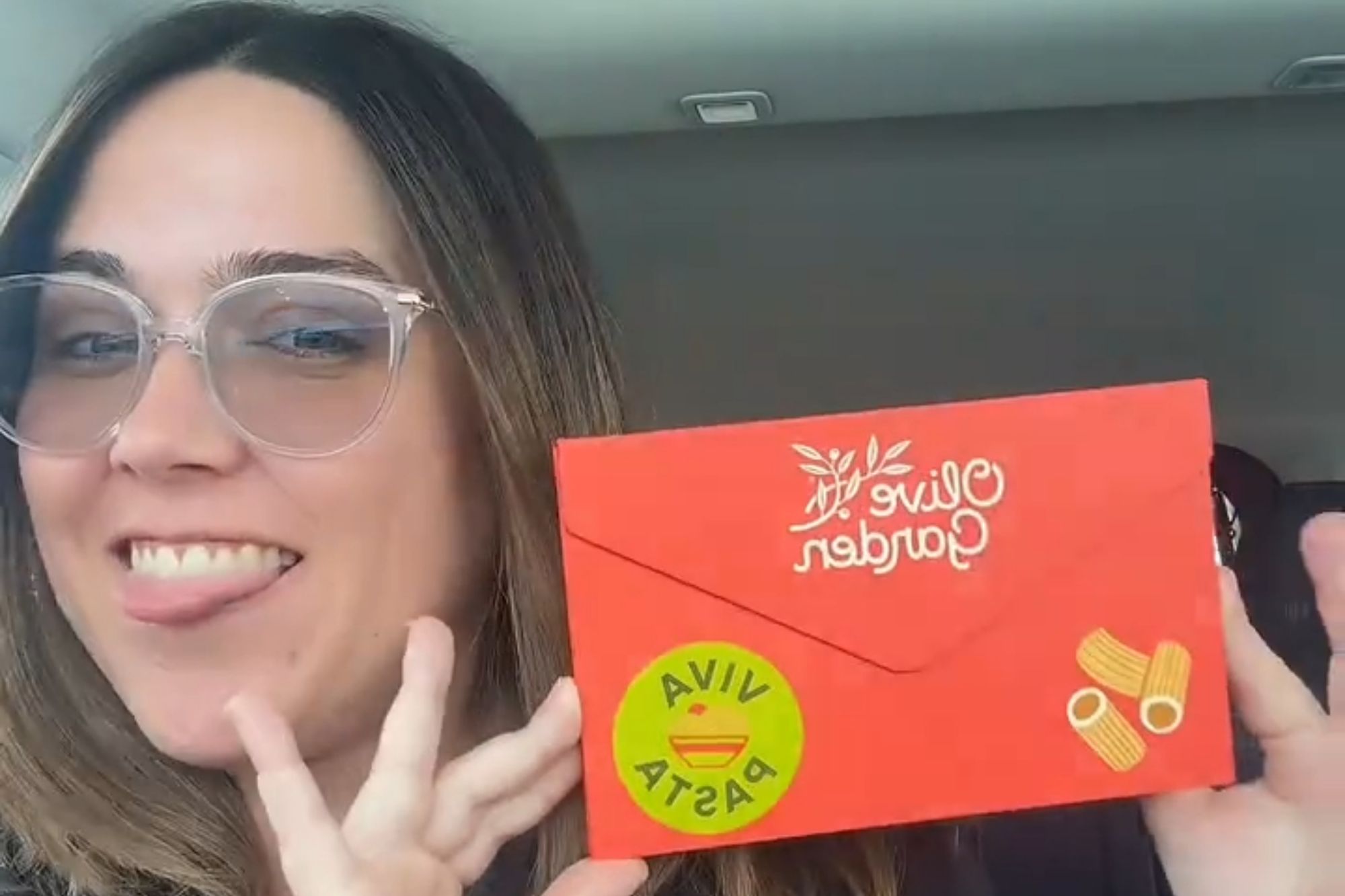 Olive Garden ‘Pasta Pass’ holder reveals little-known sauce hack to spice up your favorite order