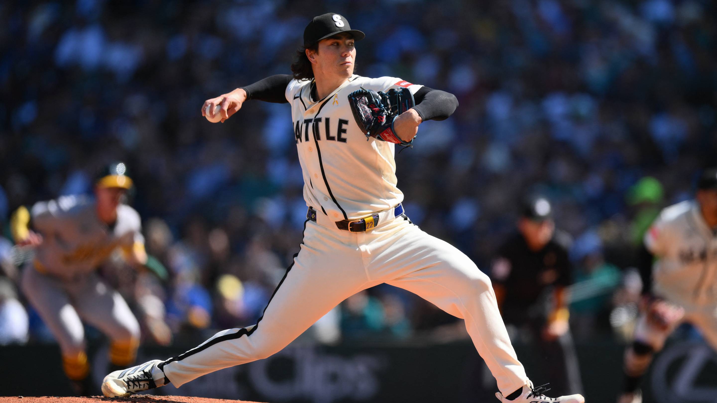 Mariners News & Notes: Bryan Woo Addresses Fans, Brendan Donovan’s Update, Elly De La Cruz’s Bird Rescue