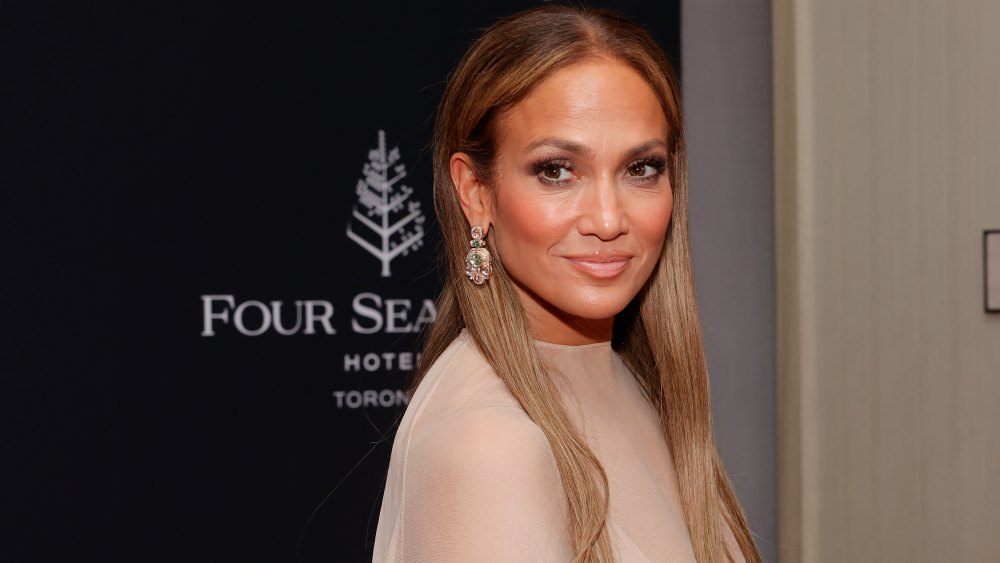 Ditch Your Black Leggings — Follow J.Lo's Lead With This Rich Color