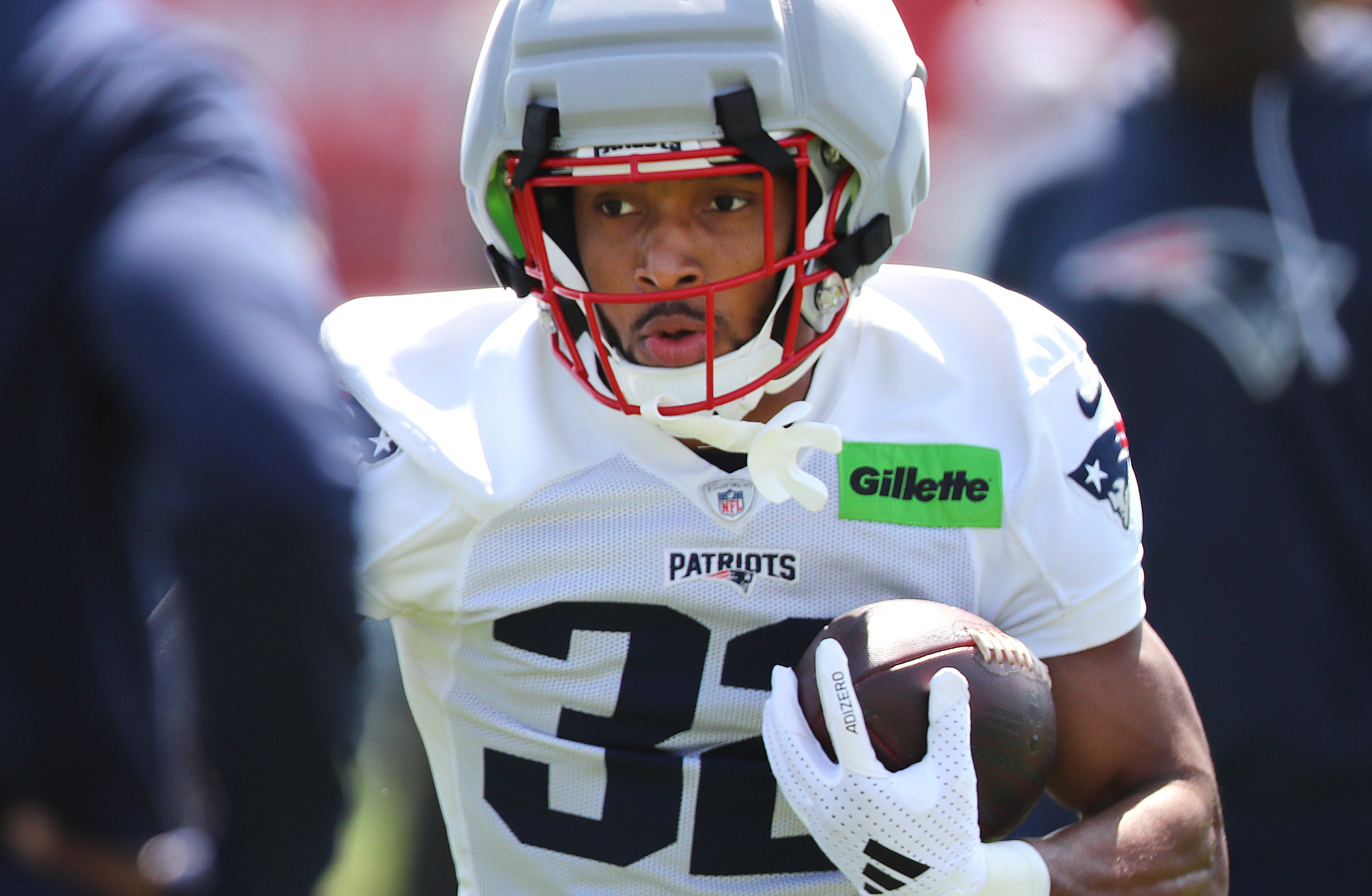 Patriots issue discouraging injury update about TreVeyon Henderson before Seahawks game