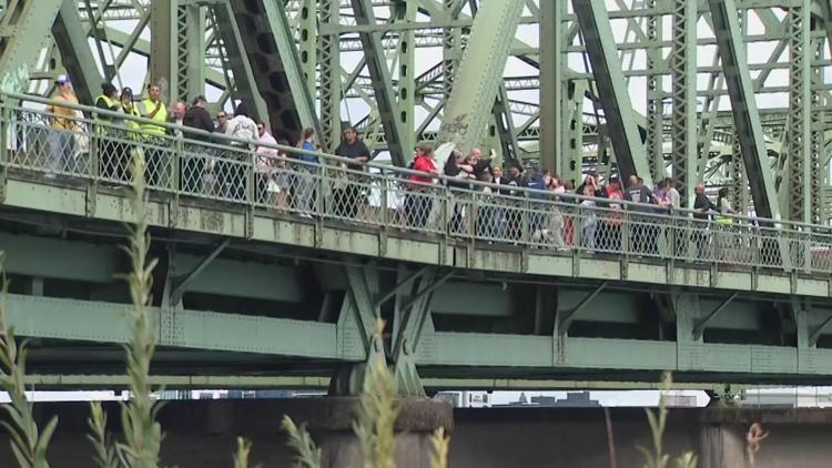 Hands Across the Bridge celebrates 25 years of recovery