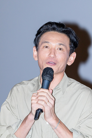 Woman convicted of stalking Hwang Jung-min fined W6m