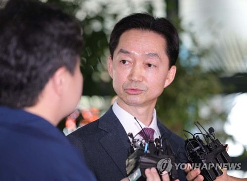 (LEAD) Lee nominates ex-senior prosecutor as inaugural head of new investigation agency