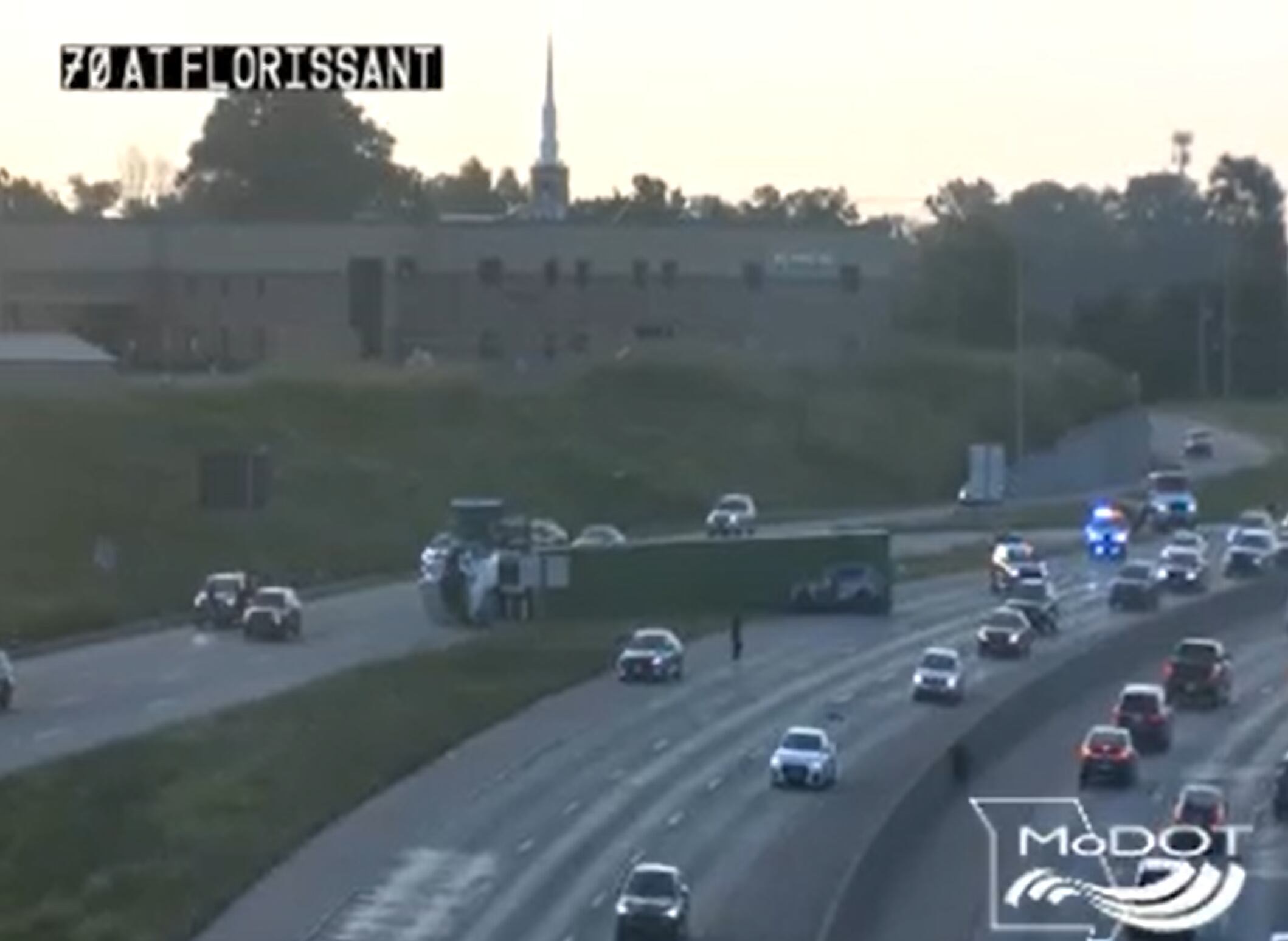 5-vehicle crash blocks westbound I-70 in north St. Louis County