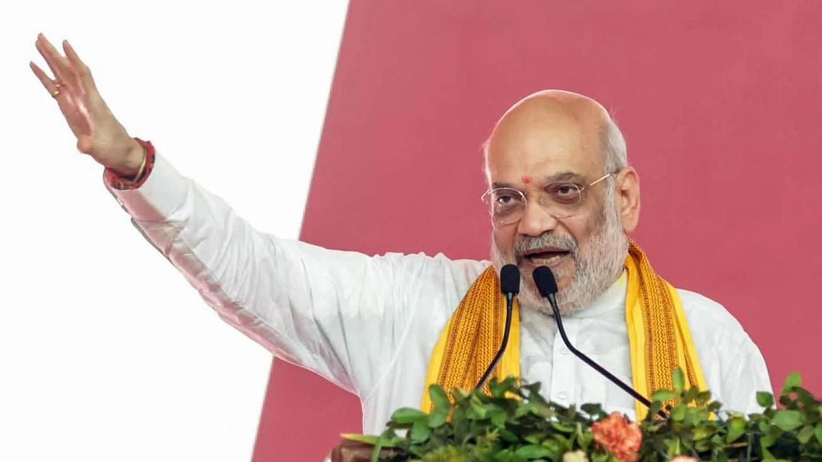 Amit Shah begins visit to areas along the international border in Gujarat