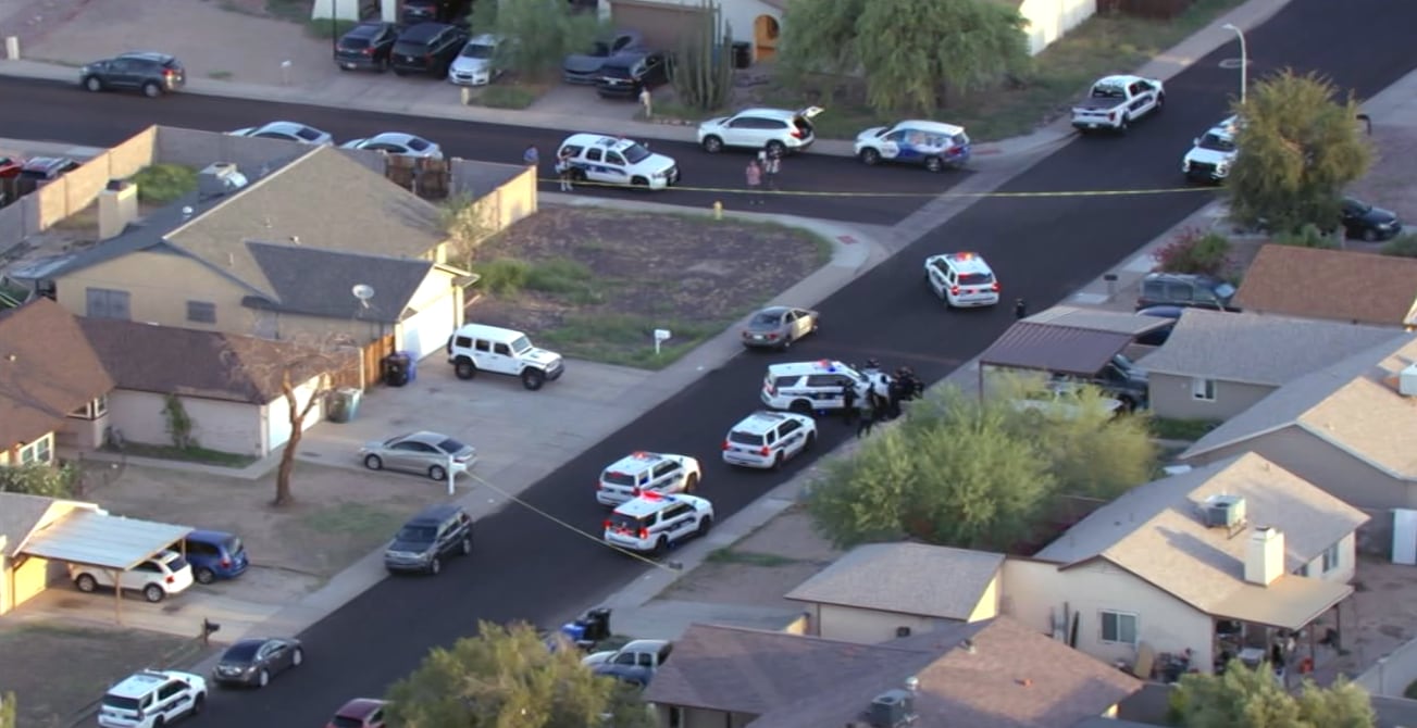 2 people shot in west Phoenix neighborhood