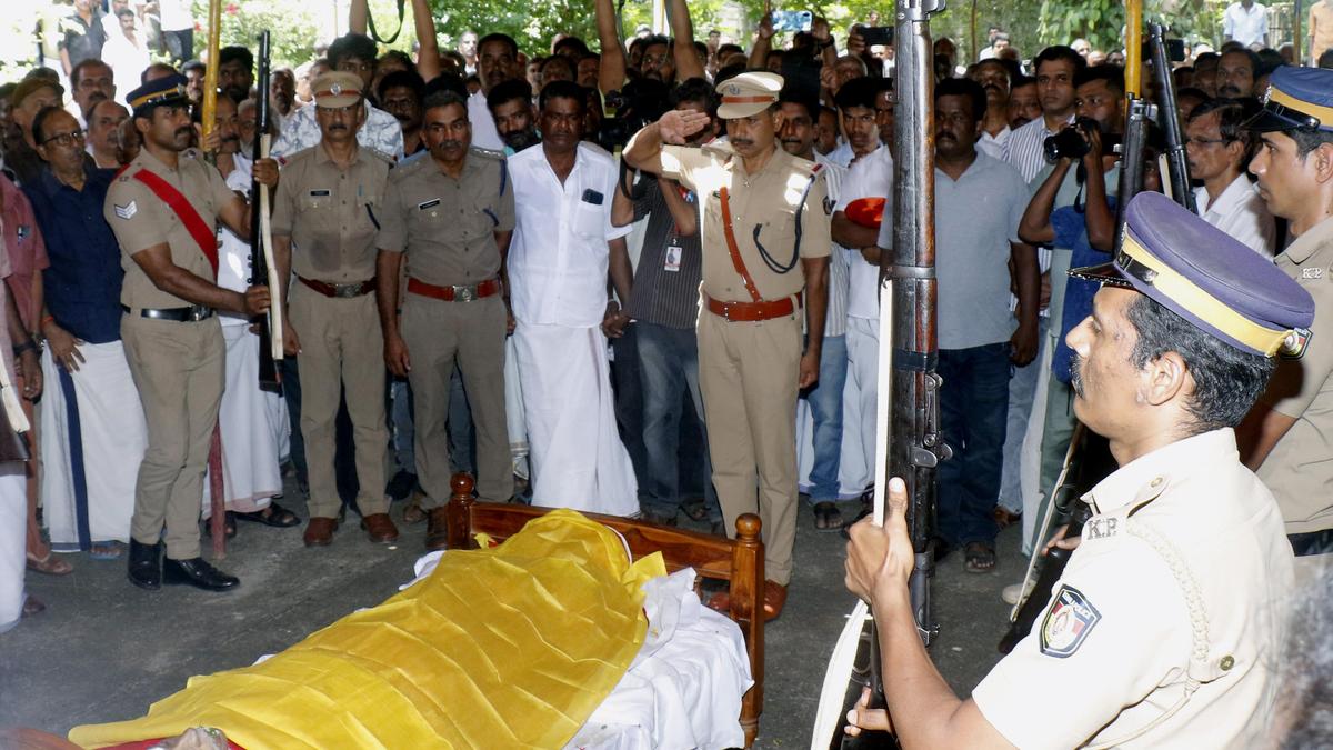 Thousands pay respects to Chittur’s former MLA K. Achuthan