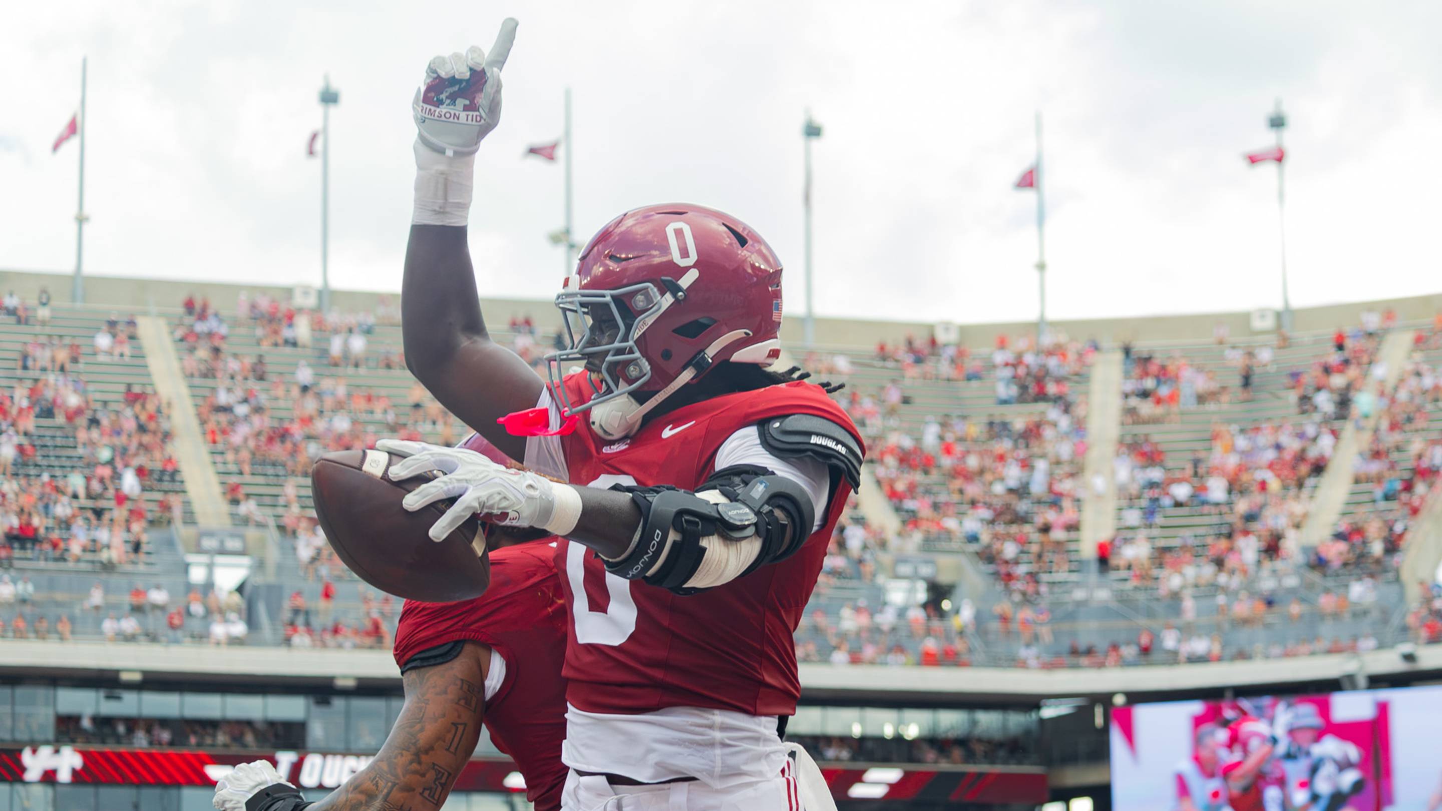 EJ Crowell, Yhonzae Pierre Headline Crimson Tide Athletes of the Week