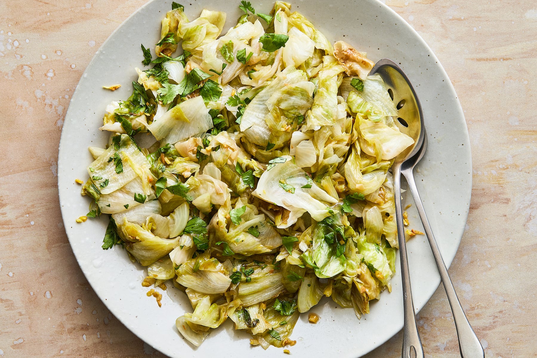 Stir-fried iceberg with garlic-ginger oil