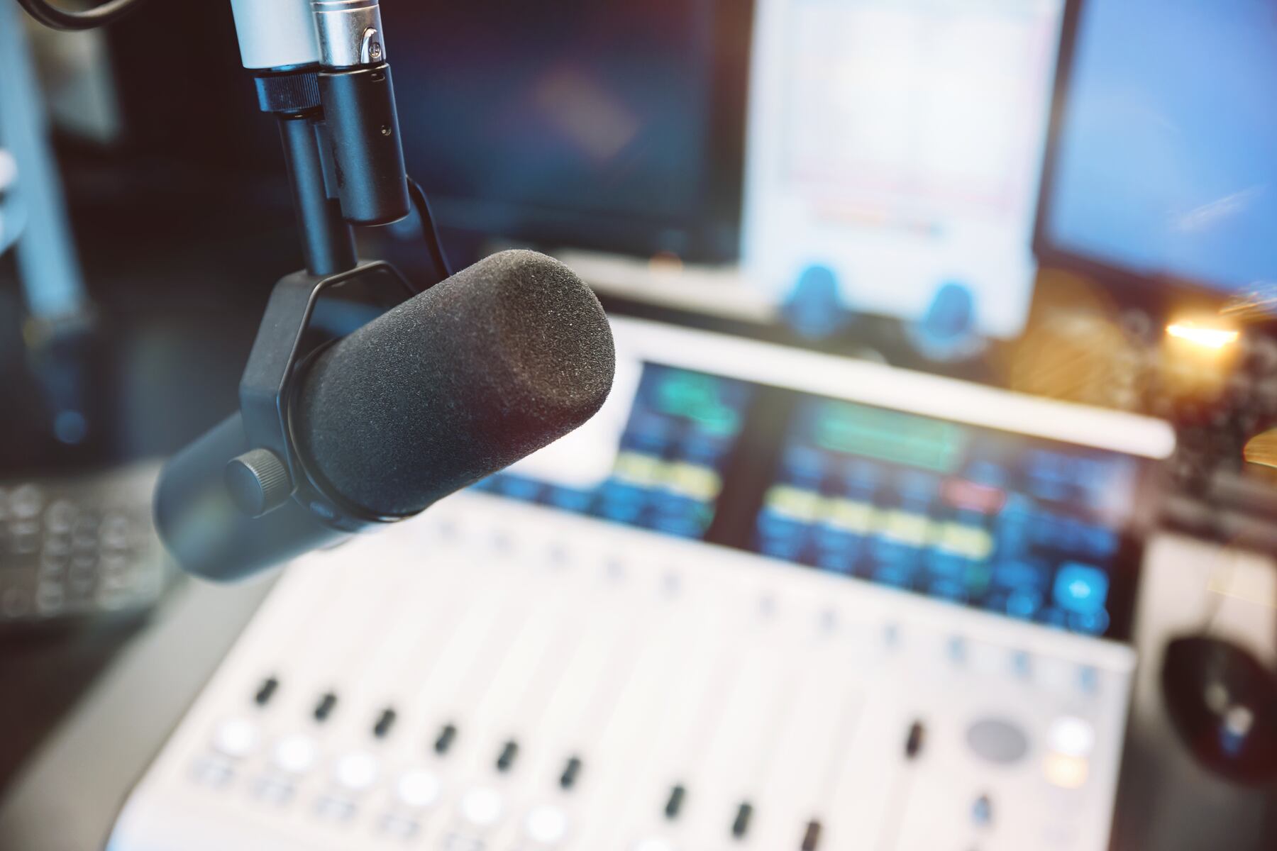 Longtime sports radio host dies following brief battle with cancer
