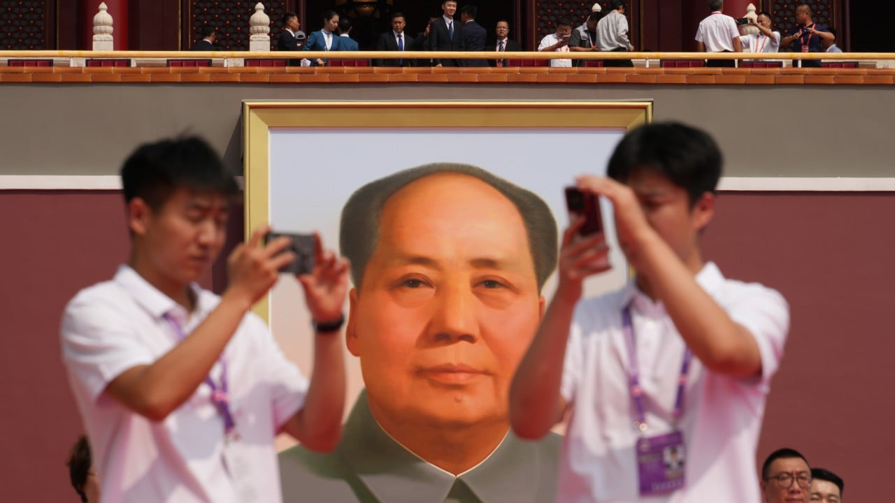 Young Chinese turn to Mao Zedong for life advice, 50 years after his death