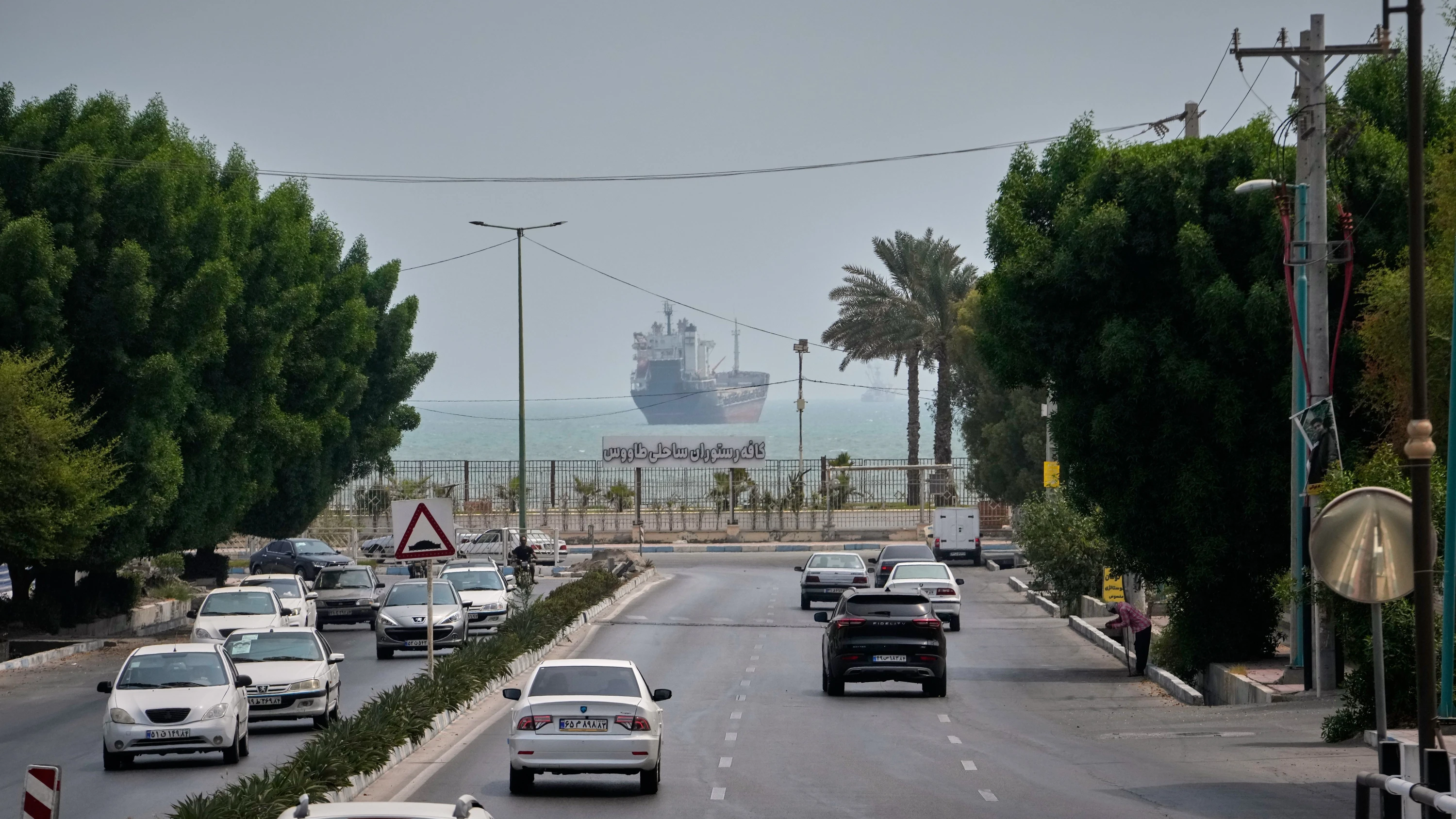 Die Lage in nahost: USA zerstören fünf iranische Tanker, Iran greift zehn Schiffe an