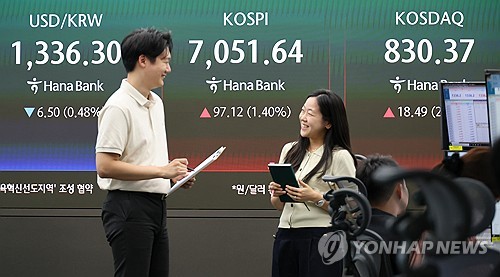 S. Korean won advances to 23-month high on dollar selling