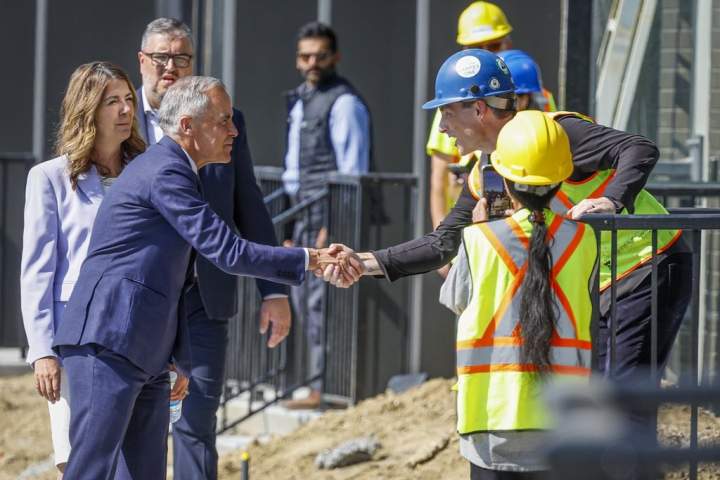 Ottawa, Alberta pledge to build 1,460 affordable houses