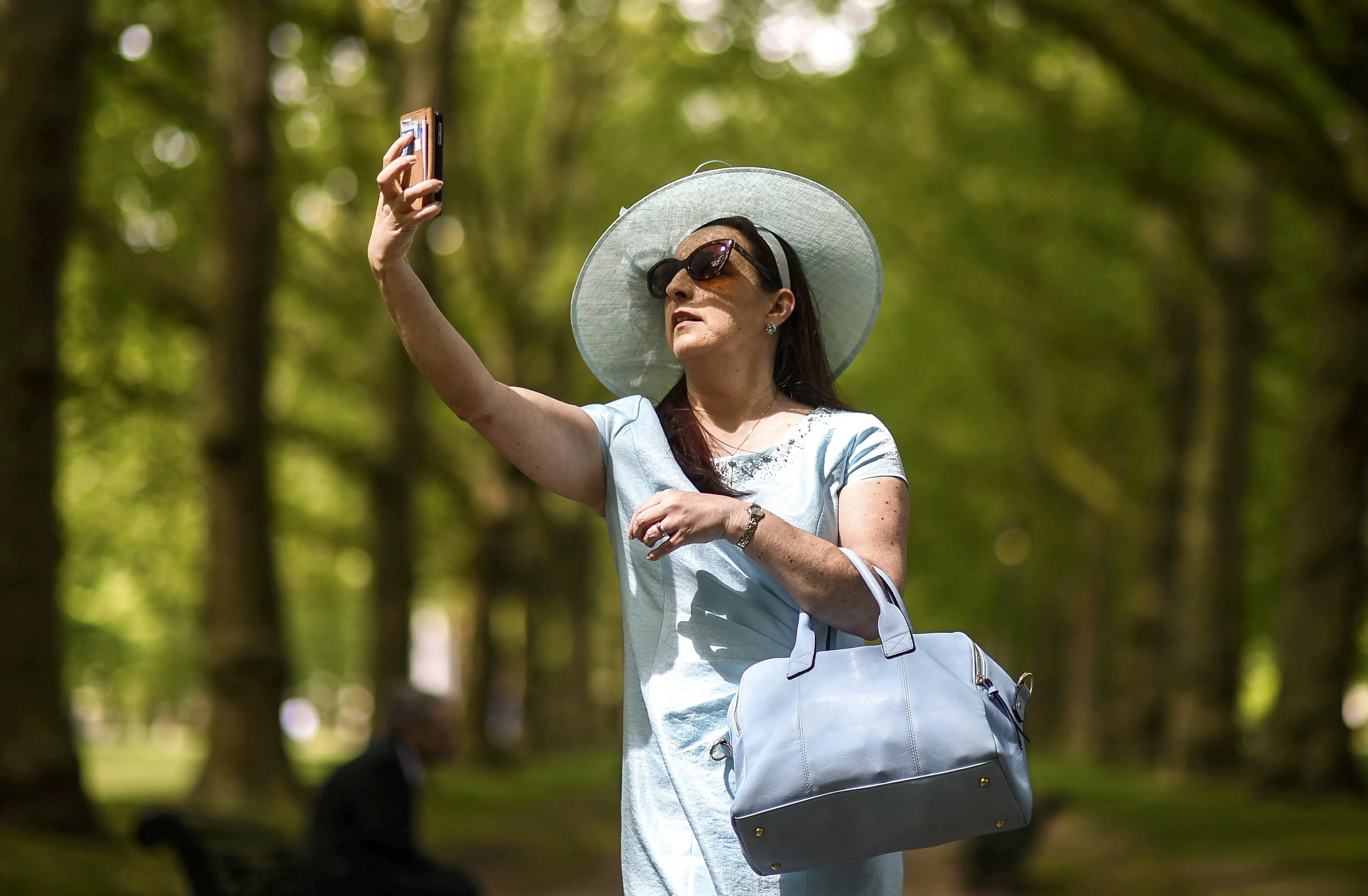 Brits take five selfies before getting one they’re happy with