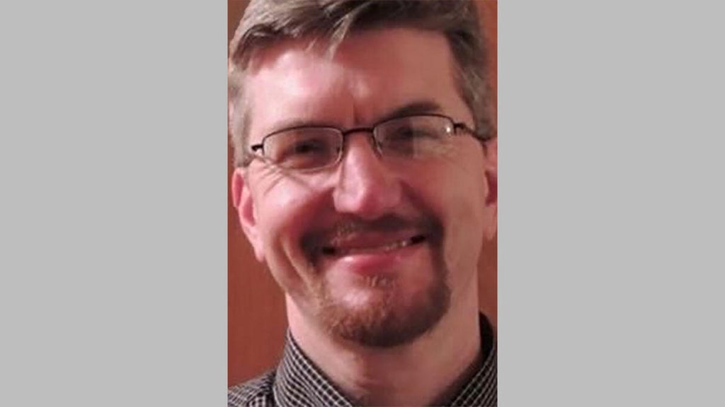 Community mourns manager of bookstore in Chicago's Beverly neighborhood who died in crash