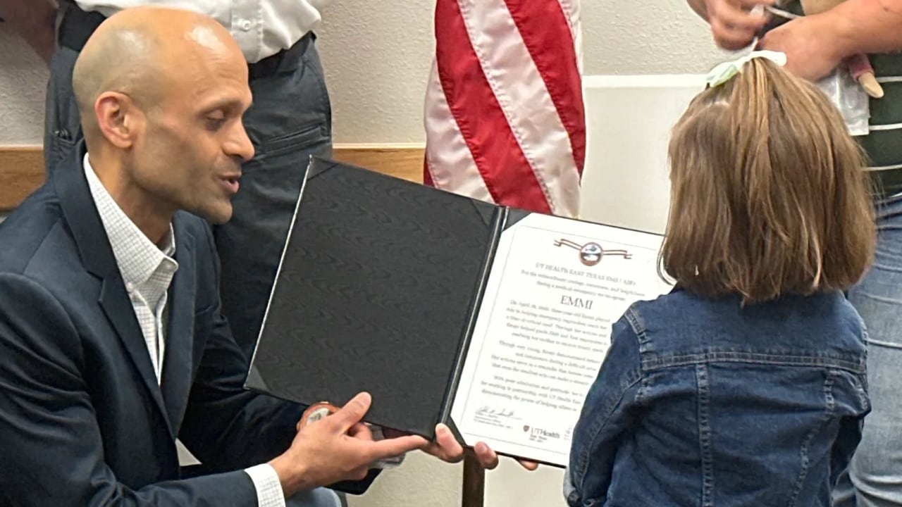‘I helped Mommy’: 3-year-old honored for 911 call that helped save parent who had seizure