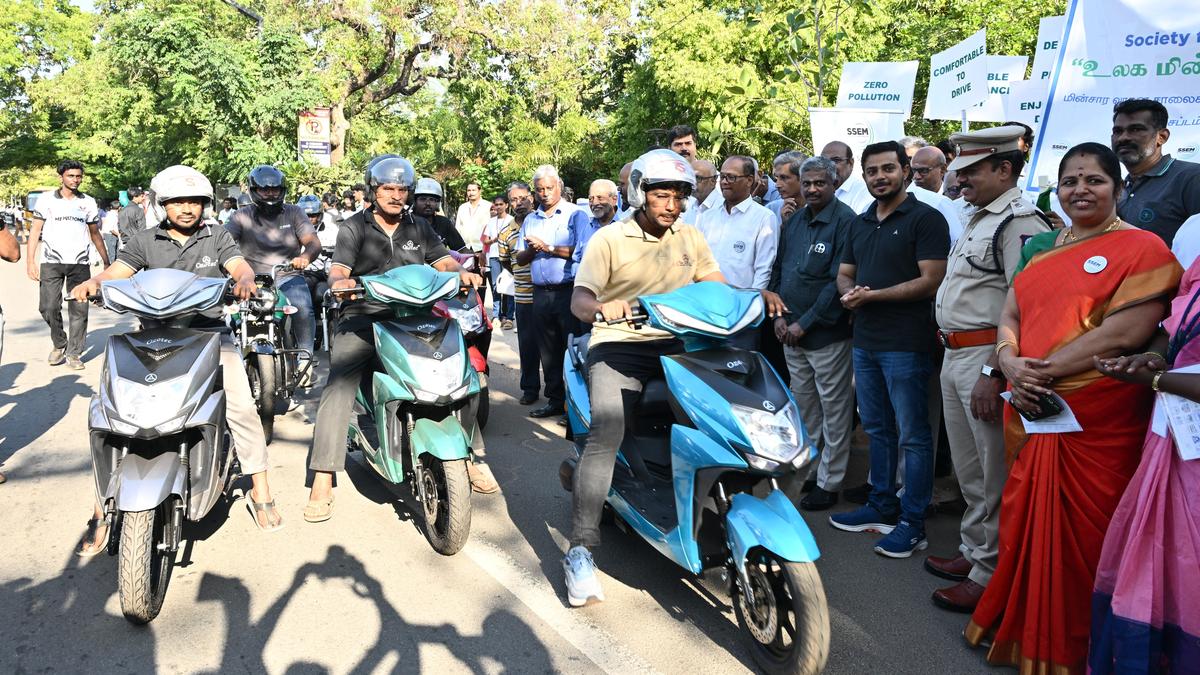 District Collector flags off rally to promote electric vehicles in Coimbatore