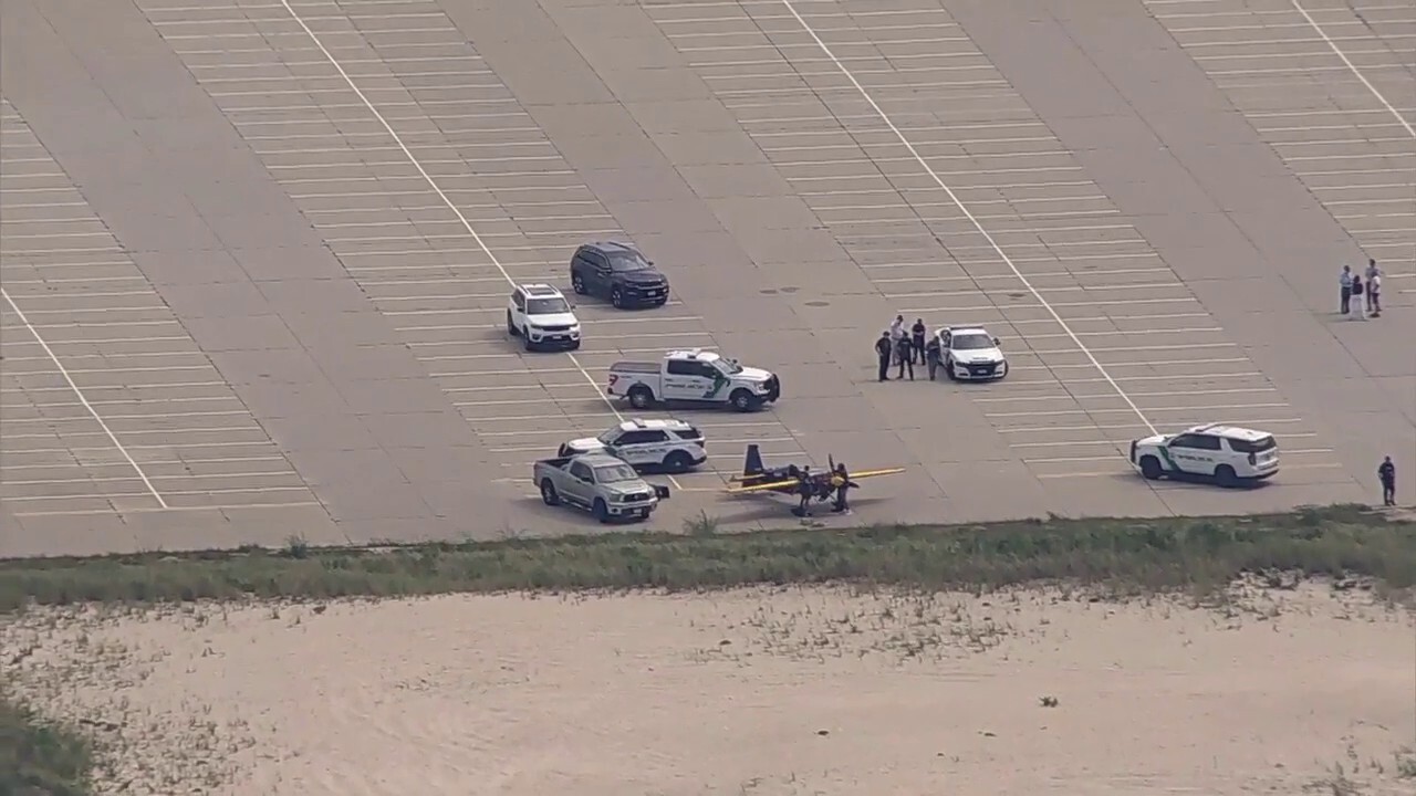 Small plane makes emergency landing at Robert Moses Beach after mechanical issues