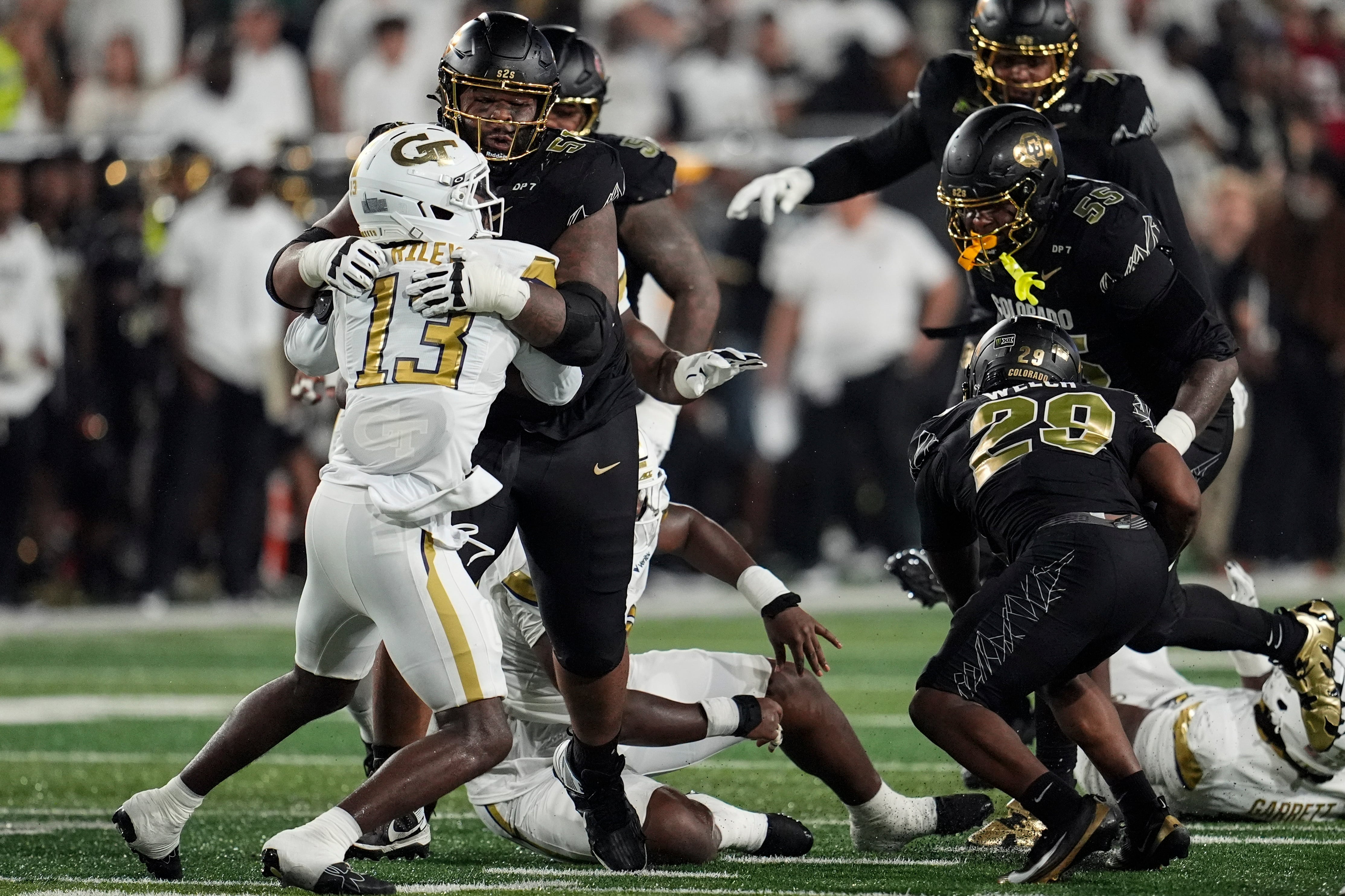 Following Travis Hunter, a 380-pound lineman becomes Deion Sanders’ latest 2-way player at Colorado
