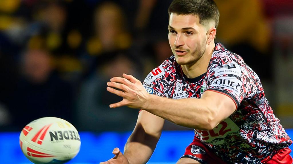 Castleford sign Leigh half-back McNamara