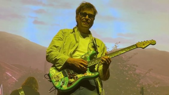 Weezer Break Out Live Rarities At The Gathering Tour Kickoff