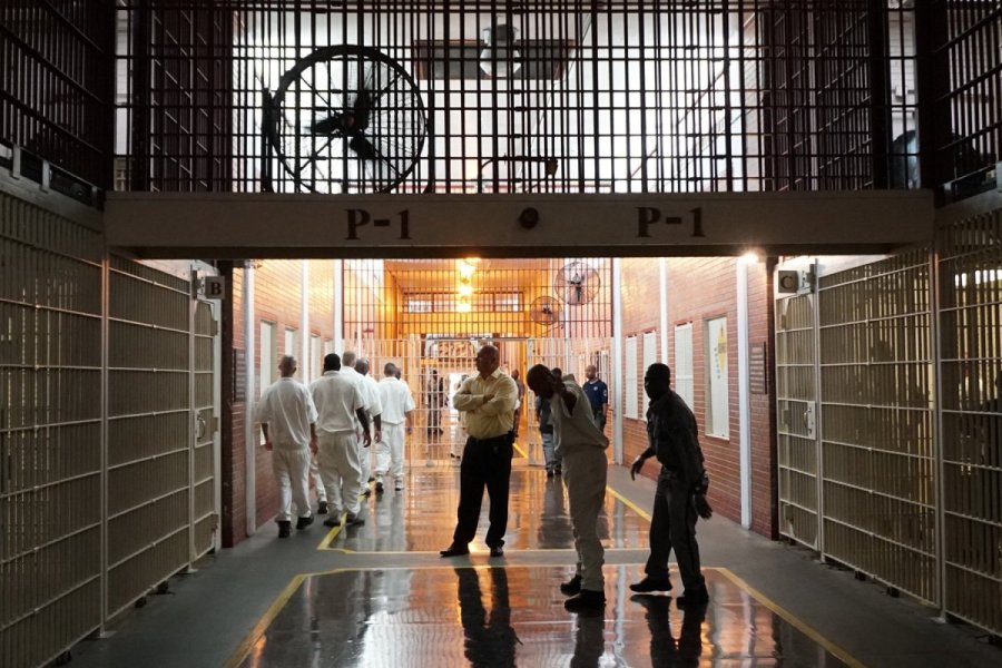 Texas prisons seek $298 million for air conditioning. That’s a fraction of what’s needed.